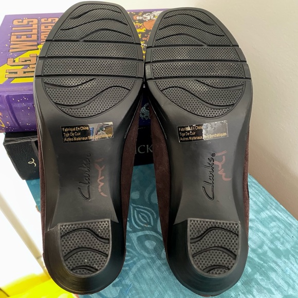 Clarks Leather Heeled Suede Oxford Ankle Booties - Picture 9 of 10